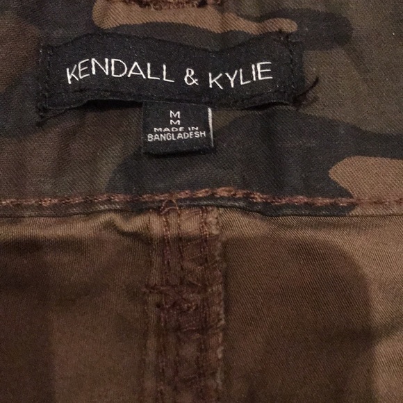 Kendall & Kylie High Rise Camo Cargo Pants (Ardene) - Picture 9 of 11
